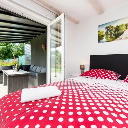 Renata Mare Holliday House *