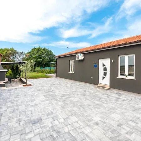 Holiday home Renata Mare Holliday House *