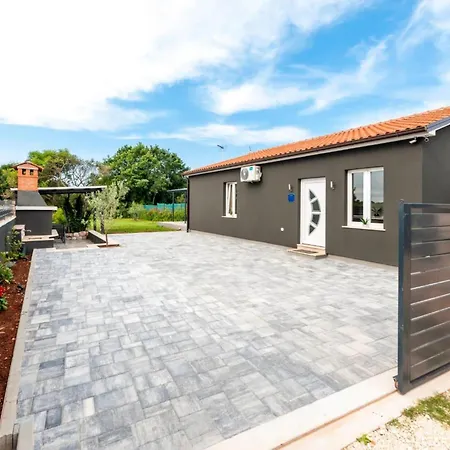 Holiday home Renata Mare Holliday House