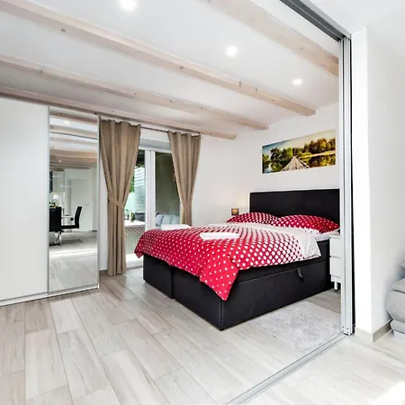 Holiday home Renata Mare Holliday House *